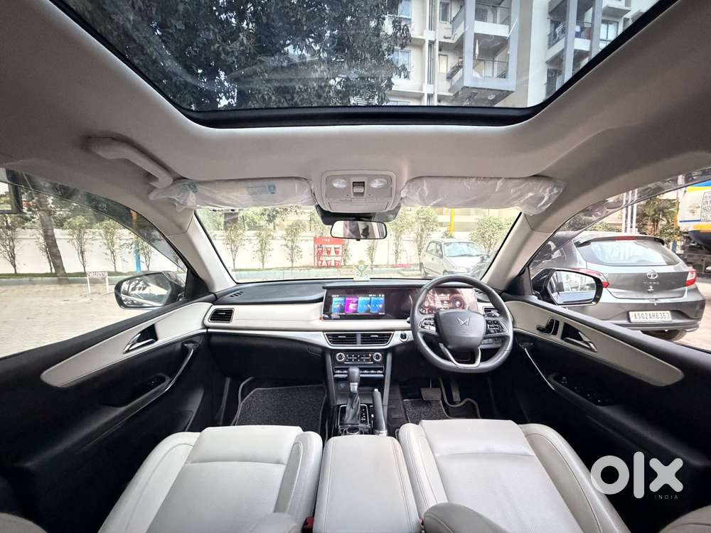 Mahindra Xuv700 2.2 Ax 7 Diesel At Str, 2025, Diesel