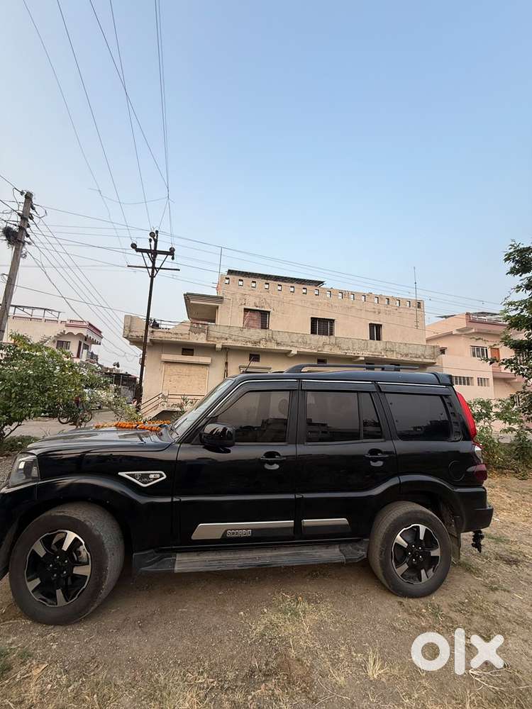 Mahindra Scorpio Classic Petrol Manual 2025