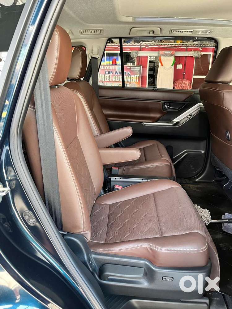 Toyota Innovahycross Zx02023 Hybridexcellent Condition Genuine Buyers