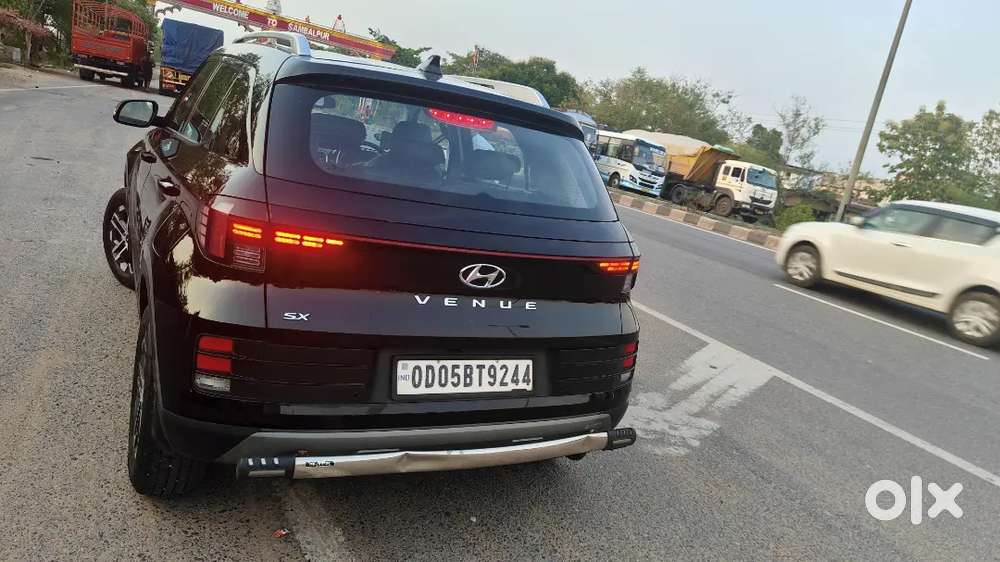 Hyundai Venue 2024 Petrol Well Maintained