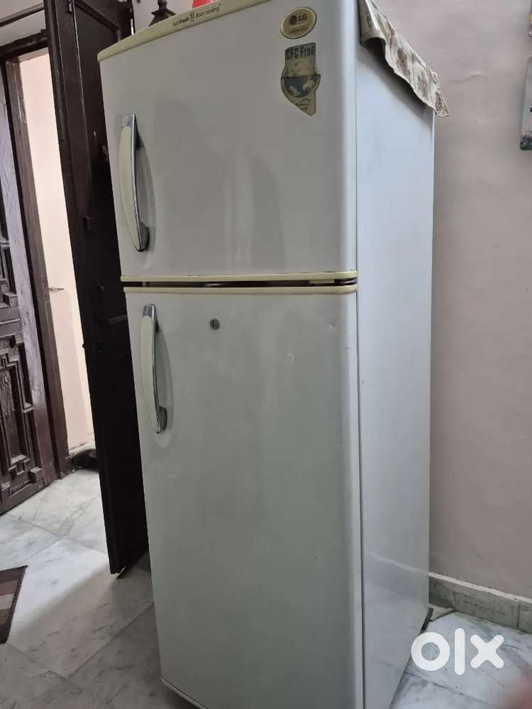DOUBLE DOOR FRIDGE IN EXCELLENT CONDITION