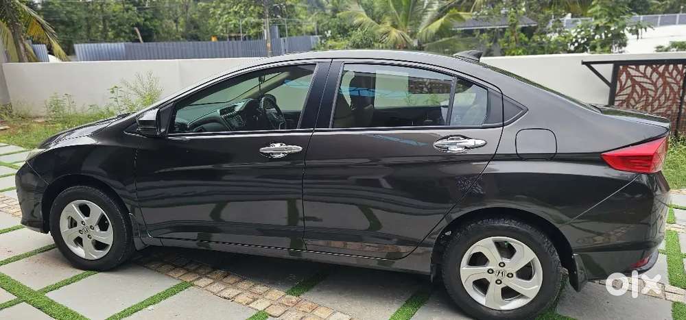 Dr Used 10000 Km To 1lakhkm Showroom Service