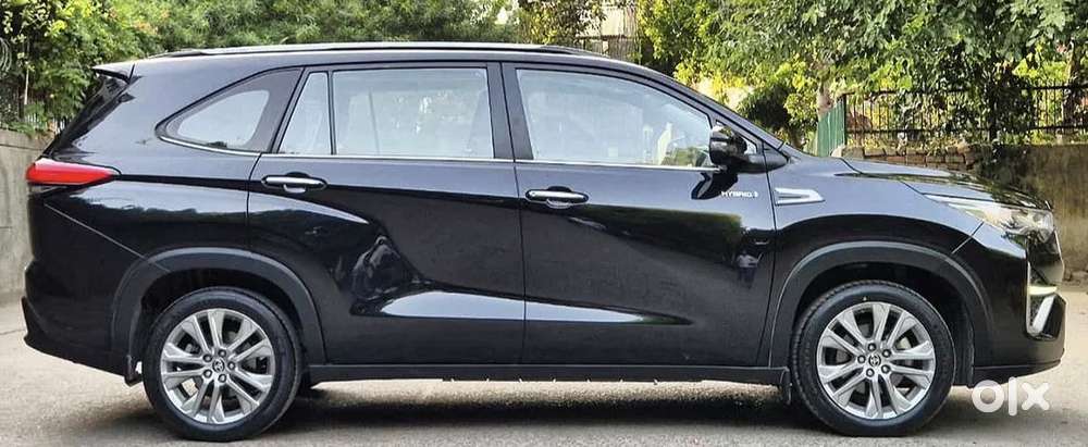 Toyota Innova Hycross 2.0 Zx (o) Hybrid 7 Str, 2025, Petrol