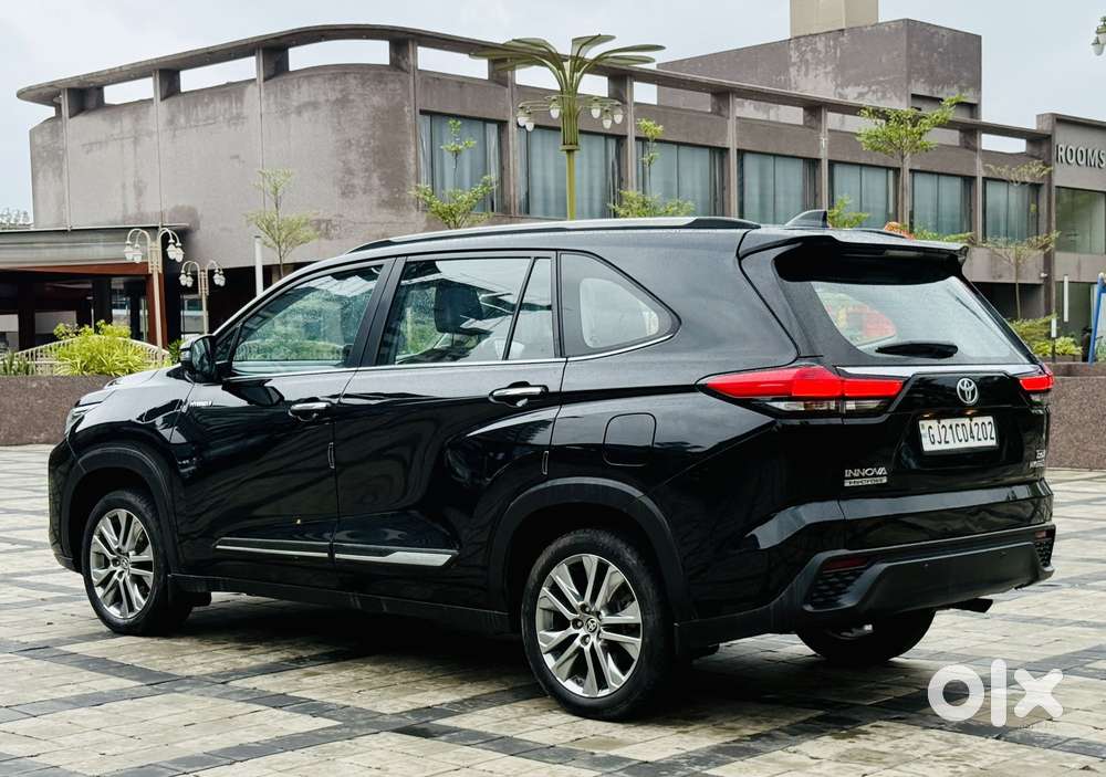 Toyota Innova Hycross 2.0 Zx Hybrid 7 Str, 2023, Petrol