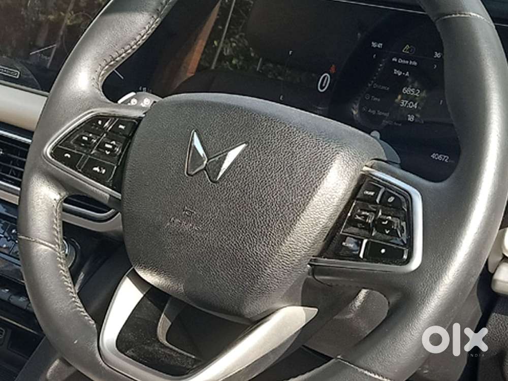 Mahindra Xuv700 2.0 Ax 7 Petrol At Str, 2023, Petrol