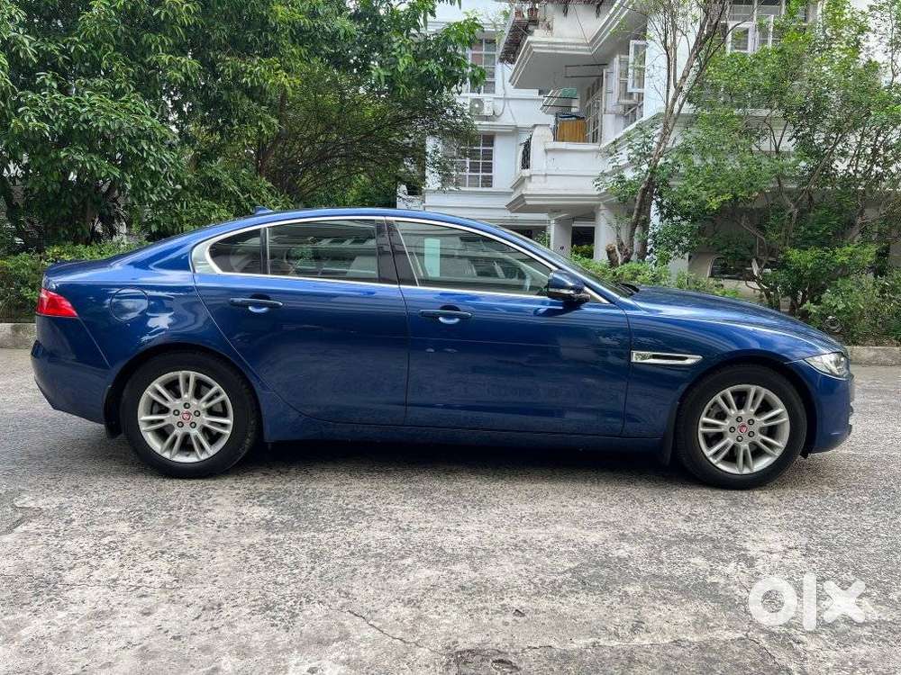 Jaguar Xe Portfolio, 2016, Petrol