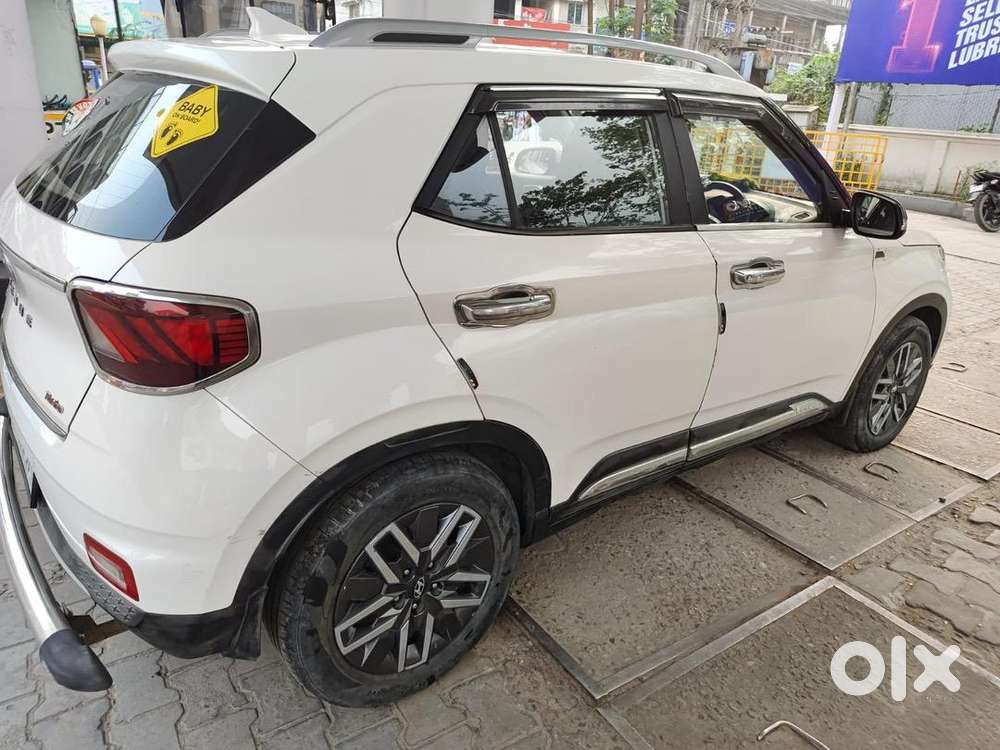 Hyundai Venue 2022 Petrol Well Maintained