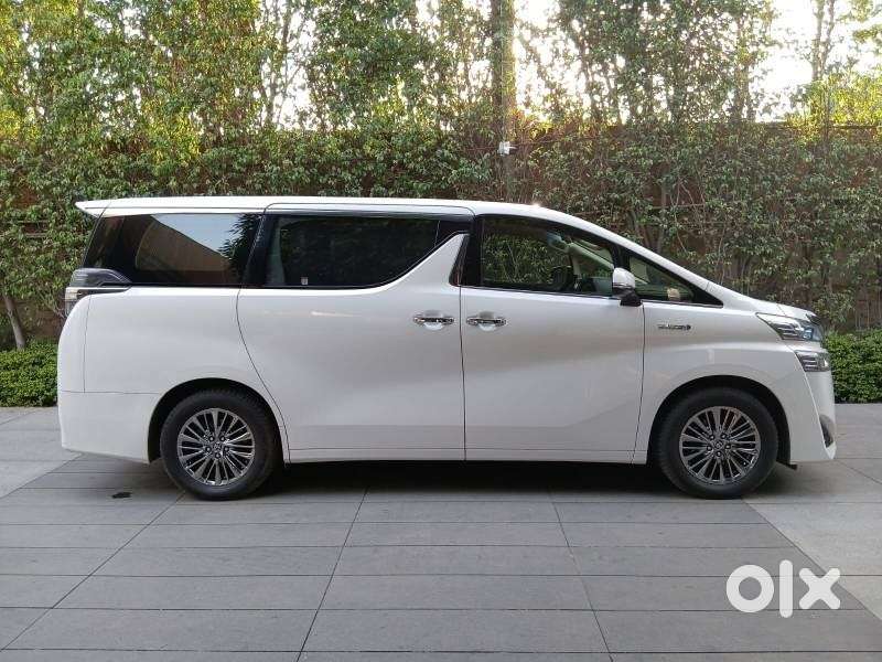 Toyota Vellfire Vip – Executive Lounge, 2022, Petrol