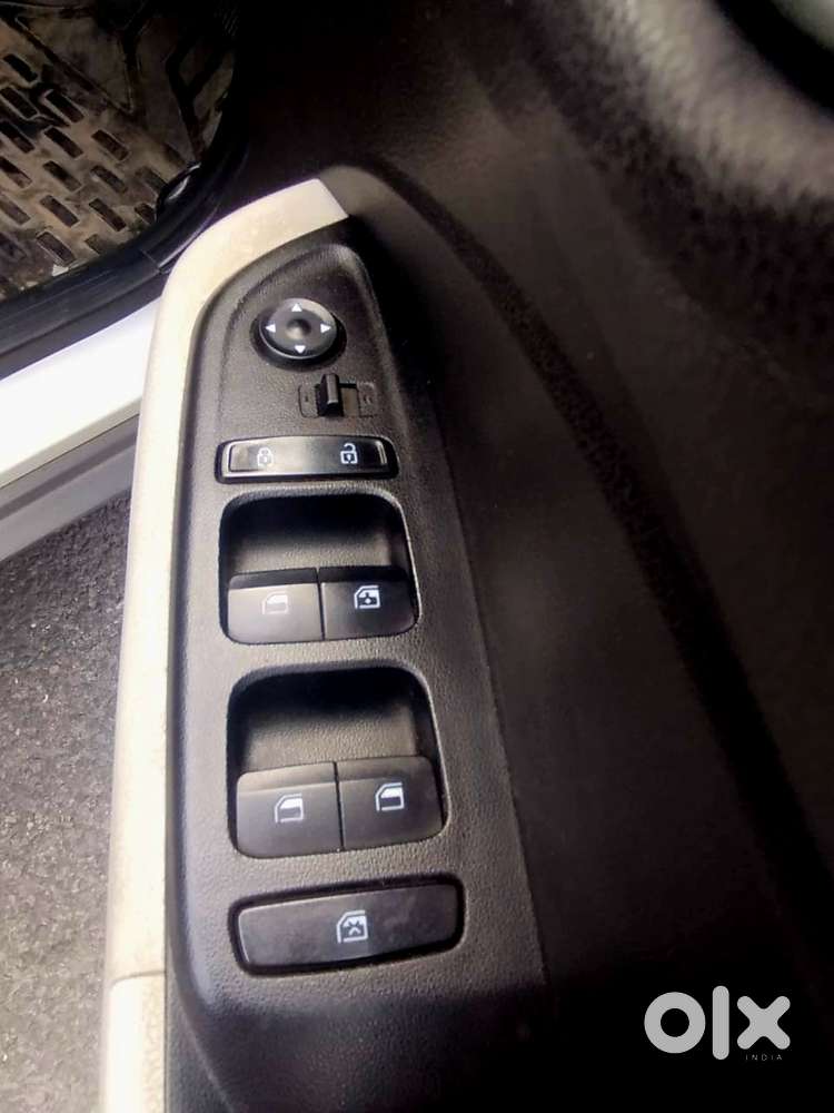 Hyundai Venue 1.2 S (o), 2022, Petrol