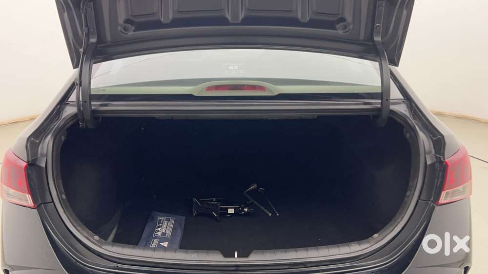 Hyundai Verna 1.5 Sx Ivt, 2022, Petrol