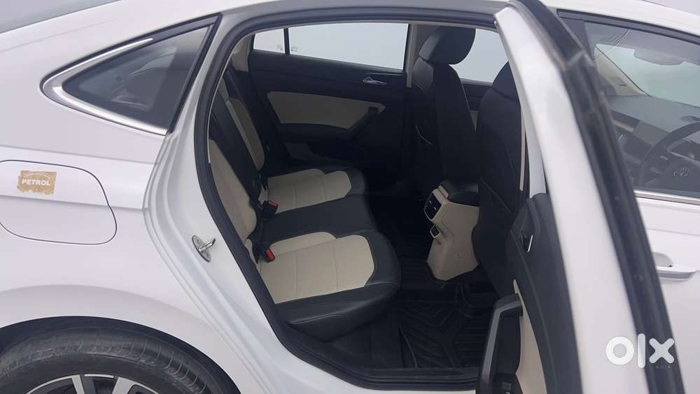 Skoda Slavia Style 1.0l Tsi Mt, 2022, Petrol