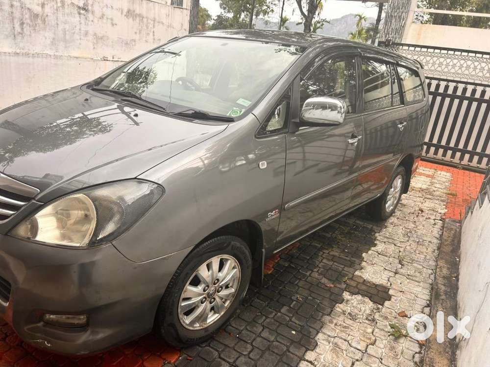 Toyota Innova 2011