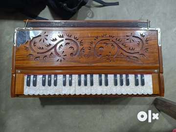 Olx store old harmonium