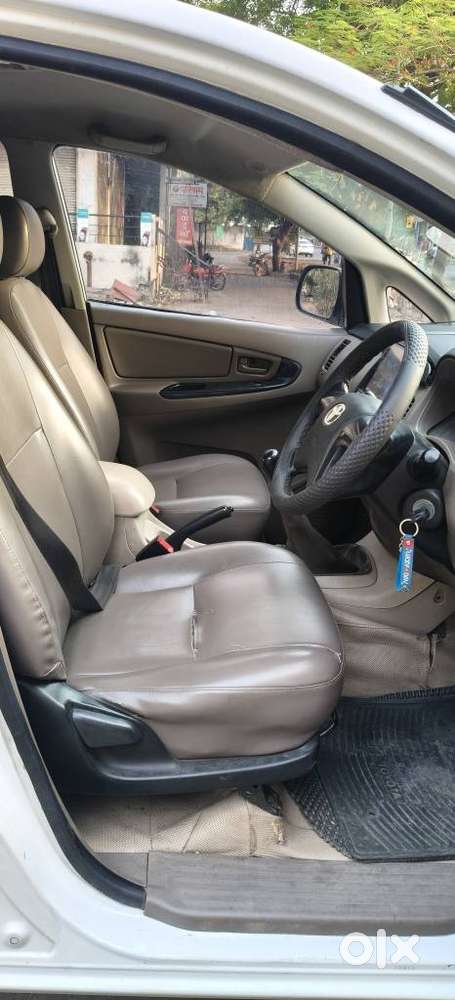 Toyota Innova 2.5 G (diesel) 8 Seater Bs Iv, 2016, Diesel