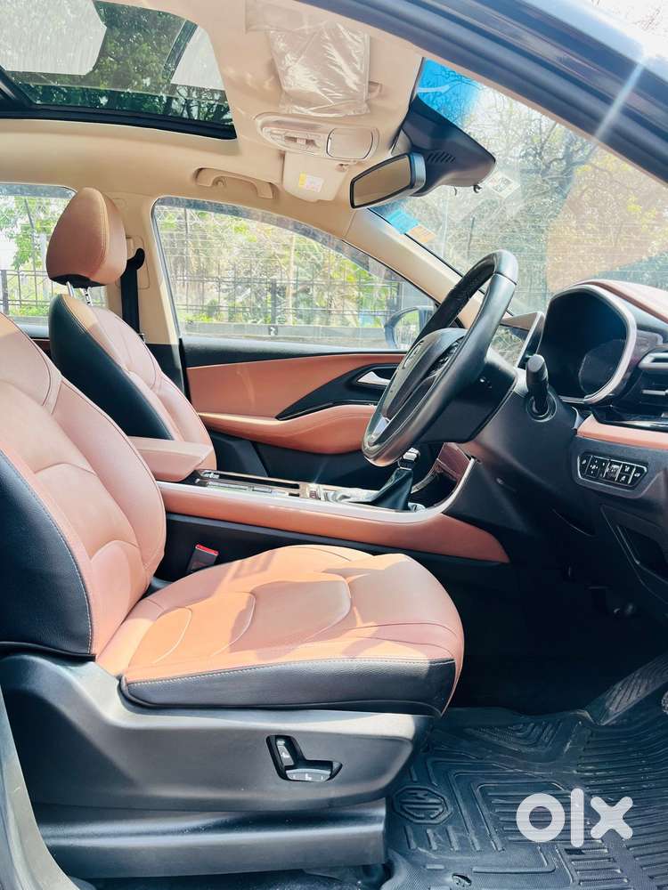 Mg Hector Plus Savvy Pro 1.5 Turbo Petrol Cvt 7 Str Dual Tone, 2023,..