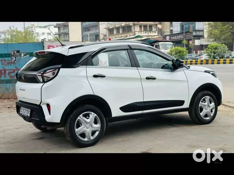 Tata Nexon 1.5 Revotorq Xma Plus (s) Amt, 2022, Petrol