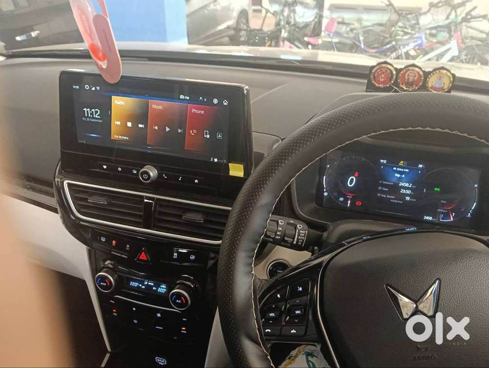 Mahindra Xuv 3xo Ax5 2025