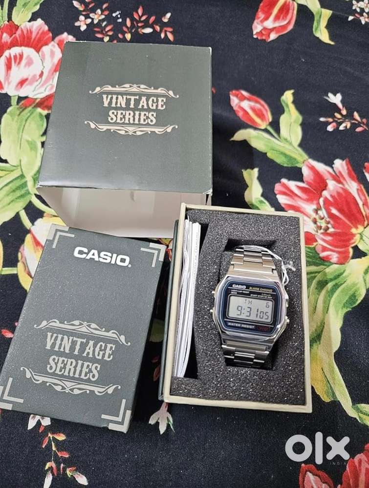 CASIO VINTAGE WATCH SILVER COLOUR TRENDING