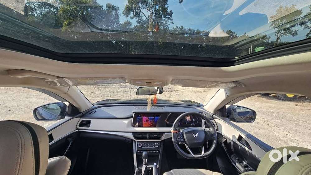 Mahindra Xuv700 2.2 Ax 5 Diesel At Str, 2022, Diesel