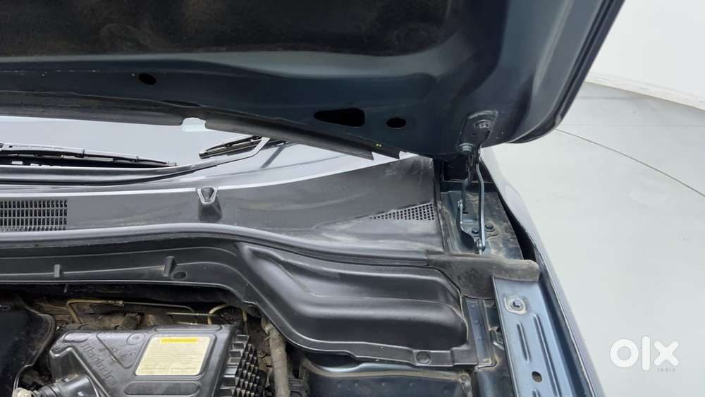 Mahindra Xuv300 1.2 W8 (o) Amt Petrol, 2023, Petrol