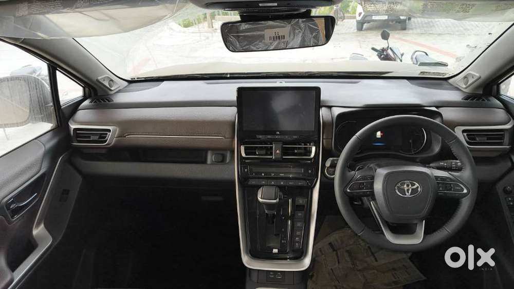 Toyota Innova Hycross 2.0 Zx (o) Hybrid 7 Str, 2026, Petrol
