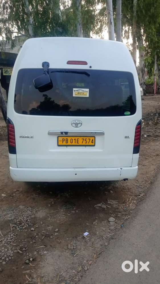 Toyota Hiace 2016 Diesel 125000 Km Driven