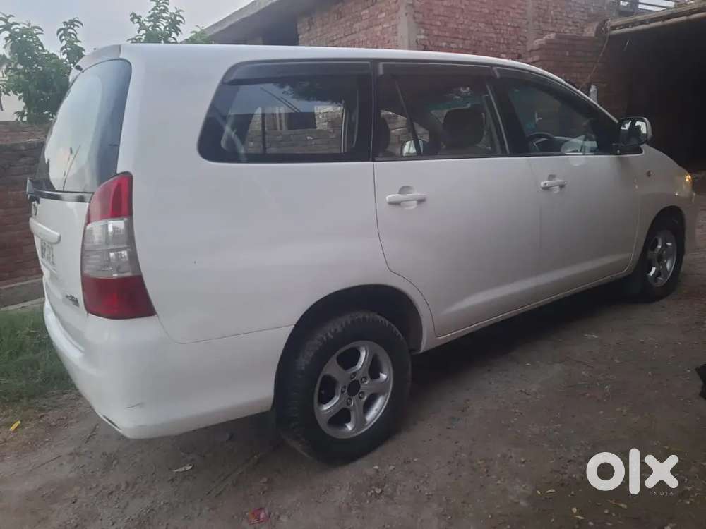 Innova Car 2011 Model