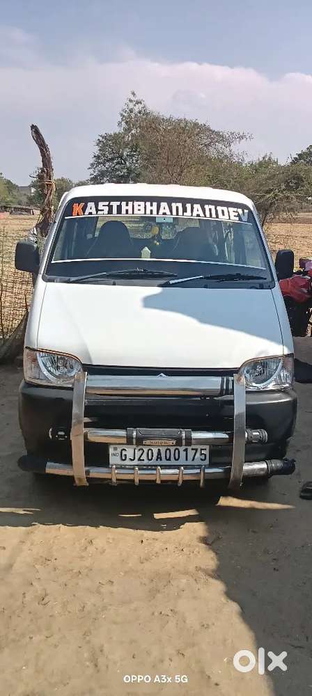 दो टायर नए दो टायर 50% है स्पेयर व्हील 70% Cng लगा हुआ है