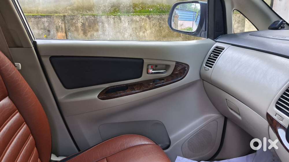 Original Kerala Toyota Innova 2014 Diesel Well Maintained