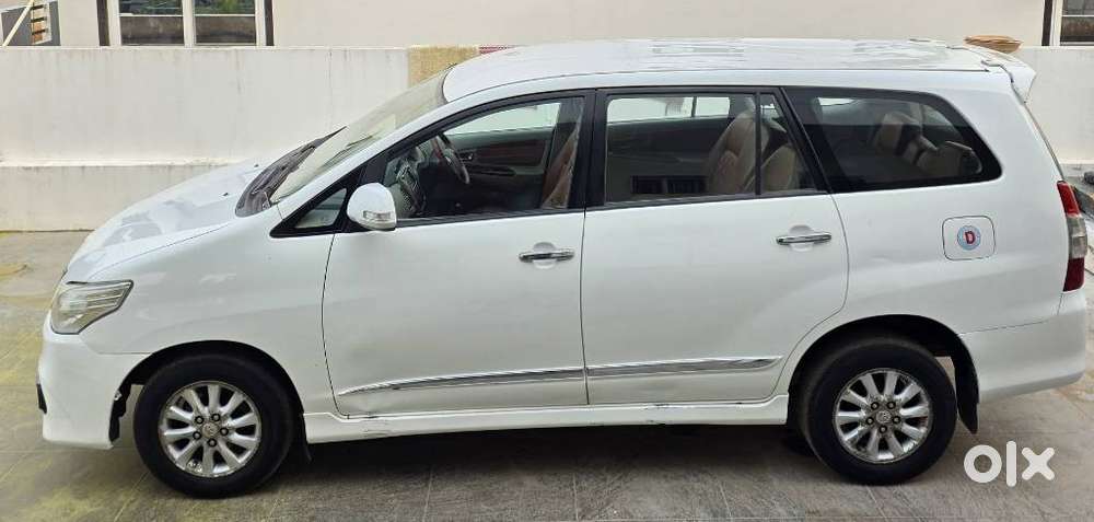 Toyota Innova 2.5 Vx 8 Seater Bs Iv, 2014, Diesel