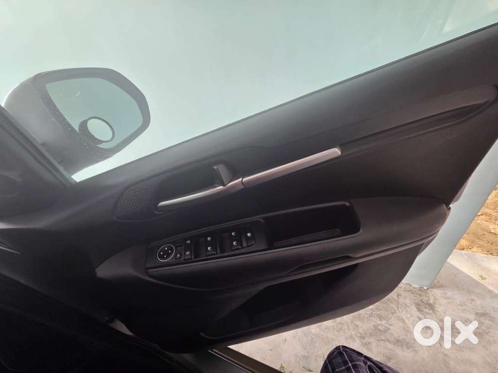 •	Brand: Kia 	•	Model: Kia Sonet 	•	Variant / Type: Sonet G1.2 5mt Ht