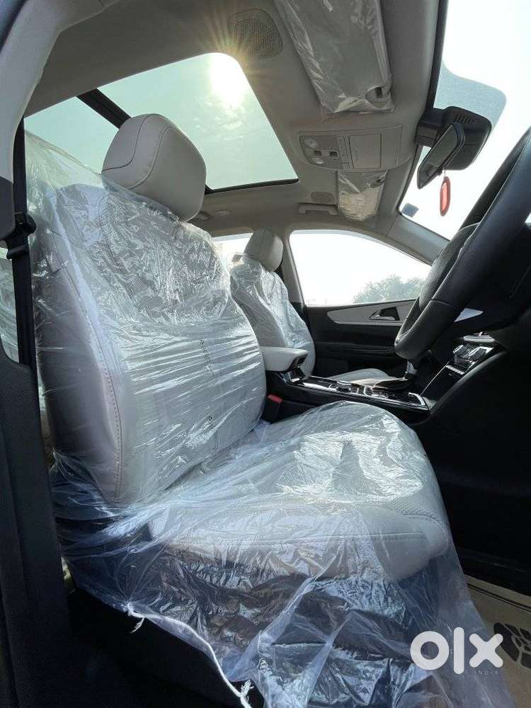 Mahindra Xuv700 Ax7l 6 Str At, 2024, Petrol