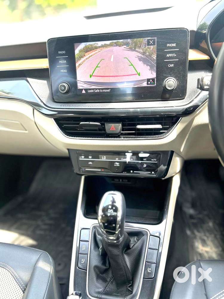 Skoda Slavia 1.0 Tsi Style At, 2023, Petrol