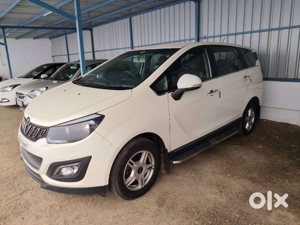 Mahindra Marazzo M6 2019 (pearl White)