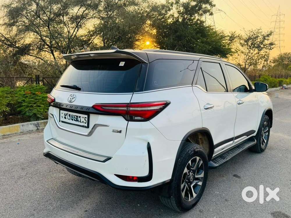 Toyota Fortuner Legender 4/4 At Full Mint Condition Complete Showroom