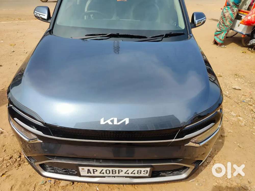 Kia Carens 2024 Petrol Well Maintained