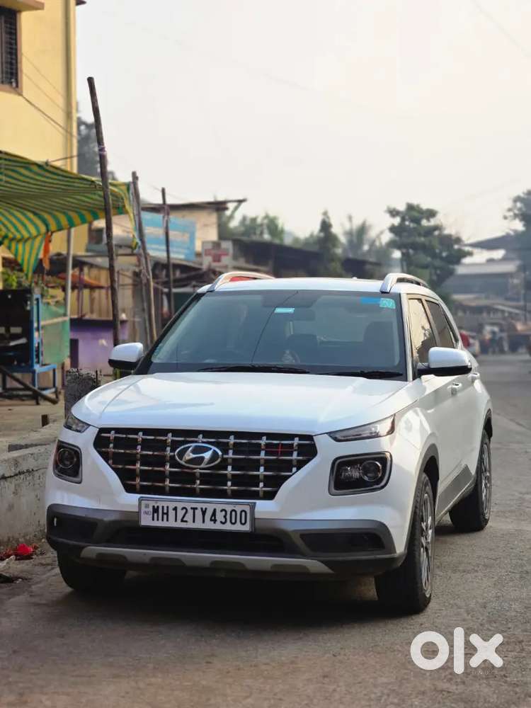 Hyundai Venue 2022 Petrol 23000 Km Driven