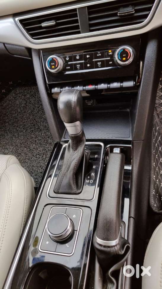 Mahindra Xuv700 2.0 Ax 7 Petrol At Str, 2022, Petrol