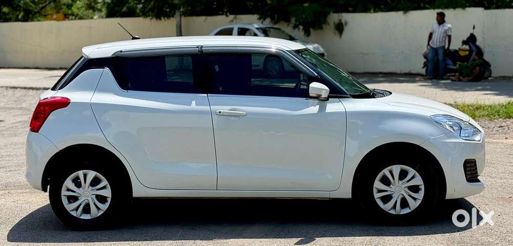 Maruti Suzuki Swift Vxi + Manual, 2024, Petrol
