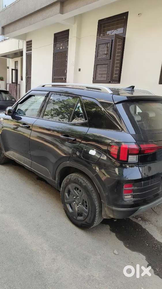 Hyundai Venue 2024 Petrol 28000 Km Driven
