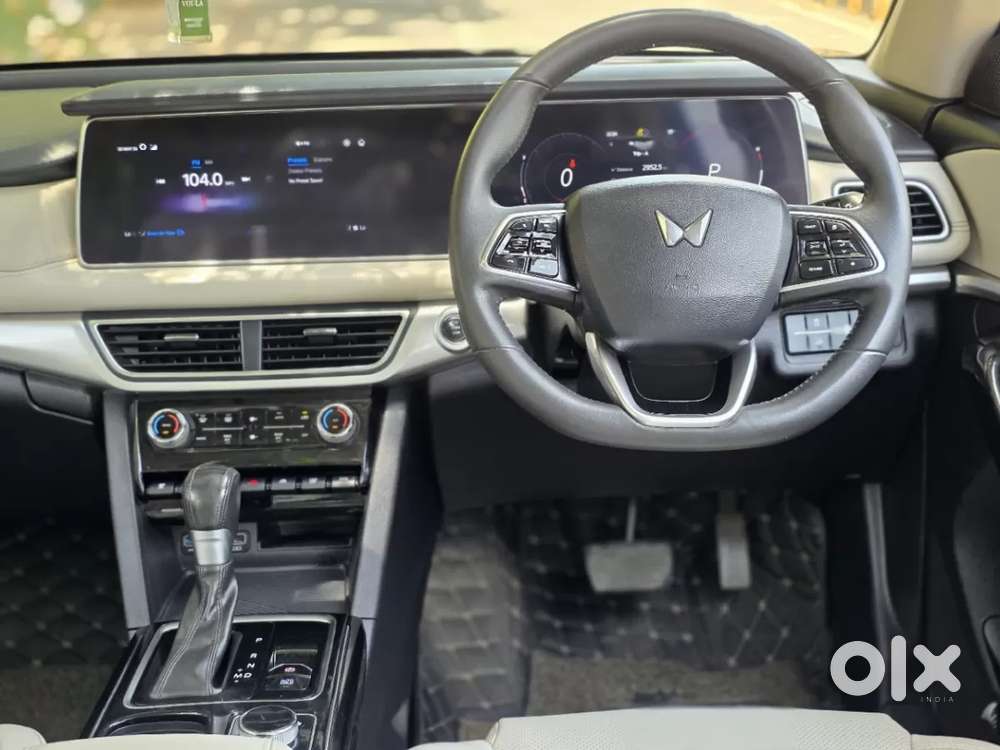Mahindra Xuv700 2.2 Ax 7 Diesel At Str Awd, 2022, Diesel