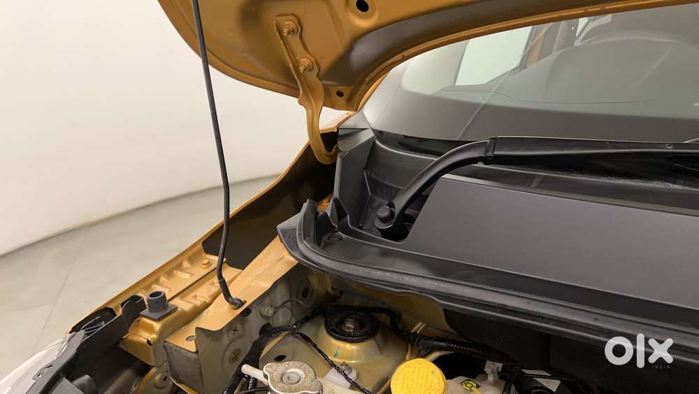 Renault Triber Rxz, 2023, Petrol