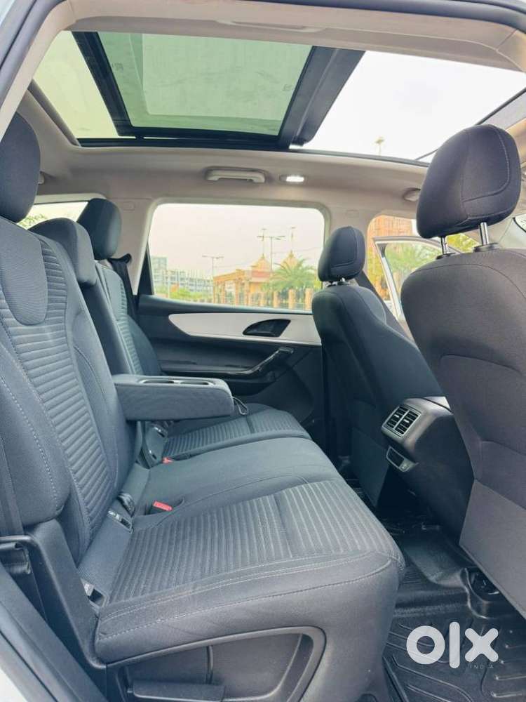 Mahindra Xuv700 2.2 Ax 5 Diesel At 7 Str, 2023, Diesel