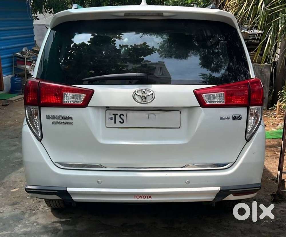 Toyota Innova Crysta 2.4 V 8 Str, 2017, Diesel