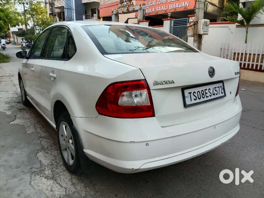 Skoda Rapid 1.5 Tdi Style/1.5 At Style, 2015, Diesel