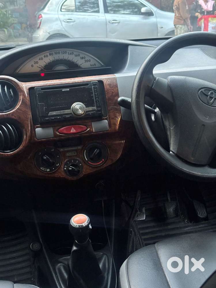 Toyota Etios Liva 2011-2012 G, 2011, Petrol