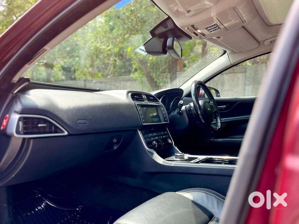 Jaguar Xe Portfolio, 2018, Petrol