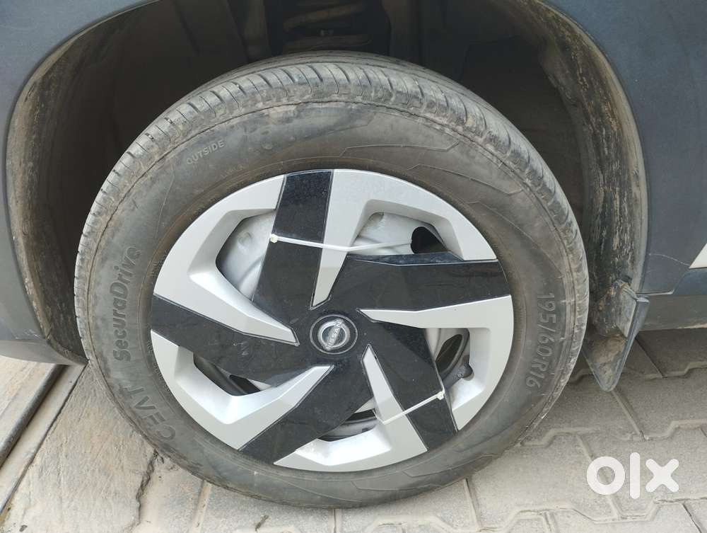 Nissan Magnite Kuro Edition Petrol Amt, 2024, Petrol