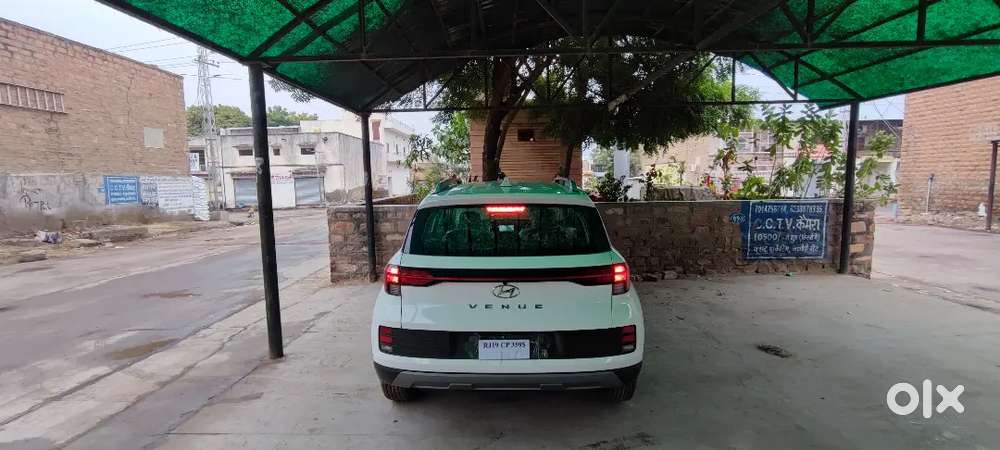 Hyundai Venue 2025 Petrol 11000 Km Driven