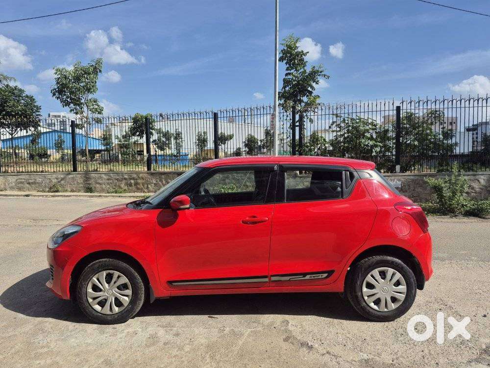 Maruti Suzuki Swift Vxi + Manual, 2022, Petrol